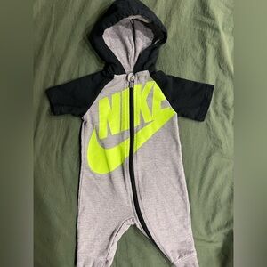 ‼️NWOT: Nike Zipper Hooded Jumpsuit - 3-6 M
